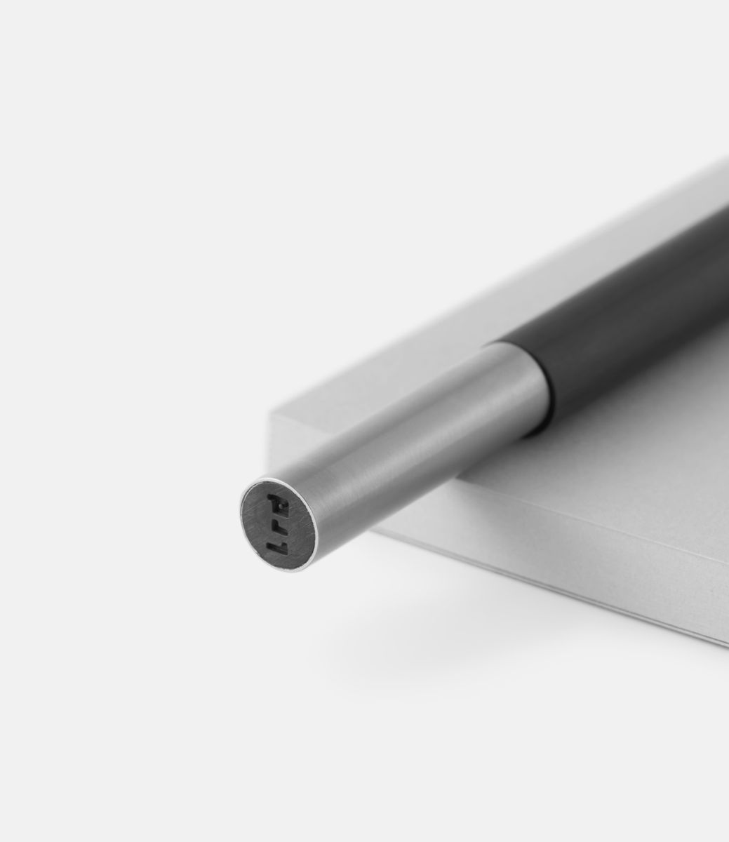 7000 Carbontitanium — перьевая ручка из карбона