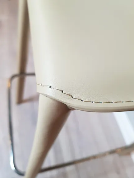 Барный стул Saddle 74 см, бежевая кожа