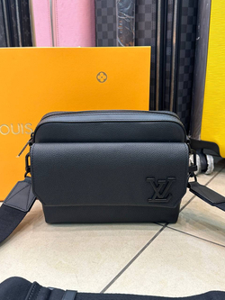 Сумка-мессенджер Louis Vuitton