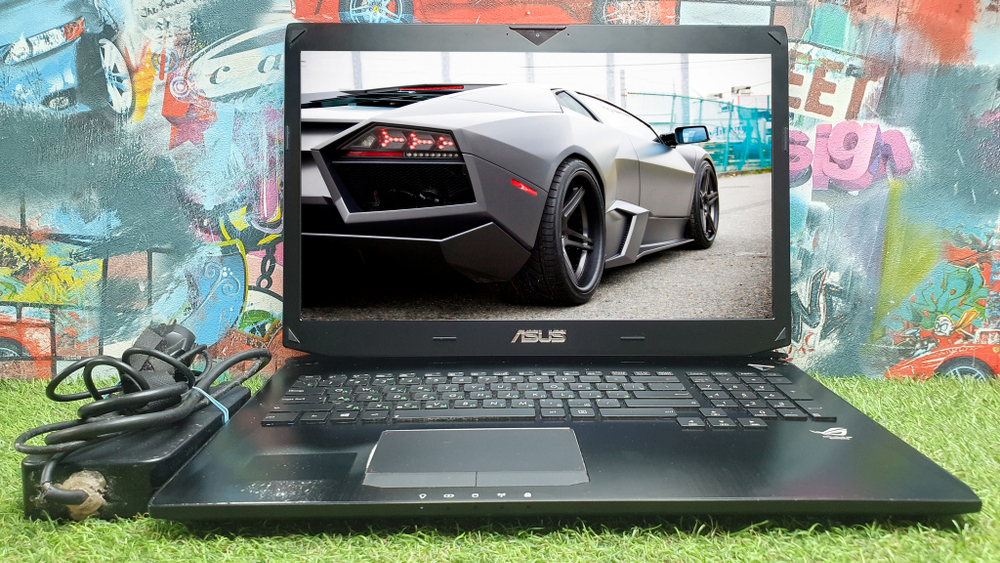 Ноутбук ASUS i7/16 Gb/FHD