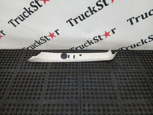 Накладка стойки лобового стекла левая