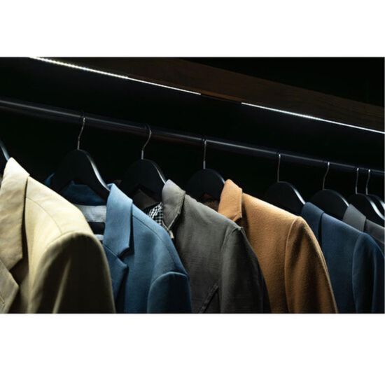 A622106 ШИНОПРОВОД НАКЛАДНОЙ (ТРЕК) 1M PRESTO черный