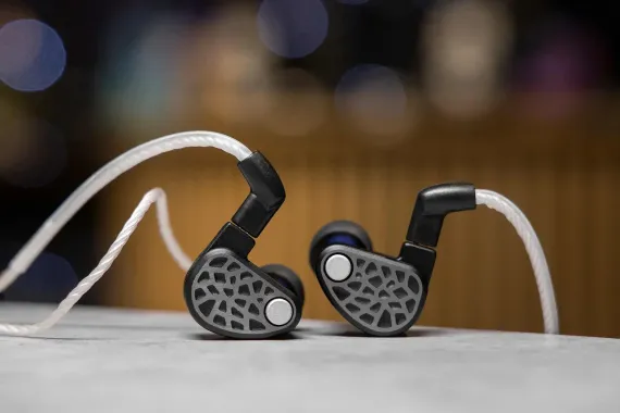 64 Audio U18s