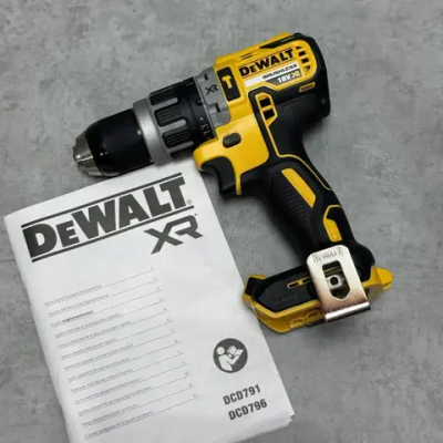 Аккумуляторная дрель-шуруповерт DeWalt без АКБ и ЗУ DCD796; без упаковки!