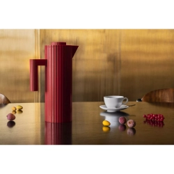 Alessi - Термокувшин Plisse 1л красный / артикул   MDL12 R  / GTIN 8003299461394