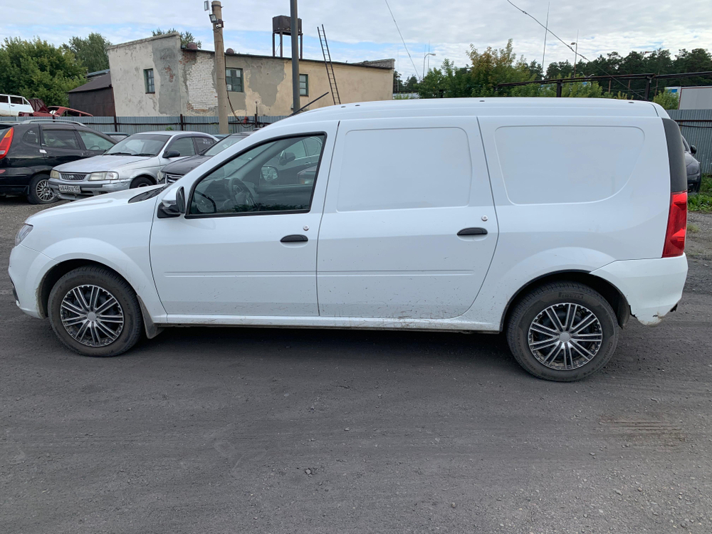 LADA LARGUS Цельнометаллический Classic 1.6 90hp 5MT