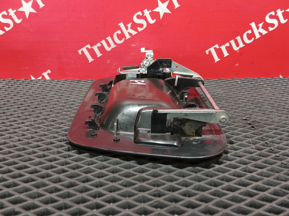 Ручка двери наружная правая 2023г.