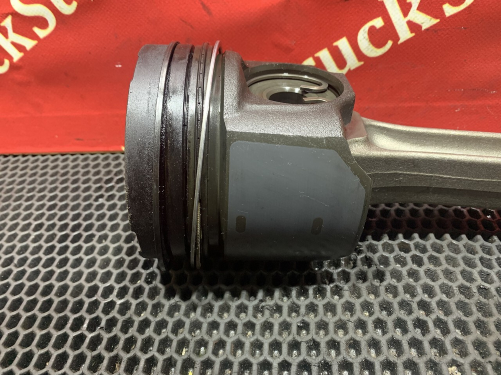 Поршень с шатуном 2021г