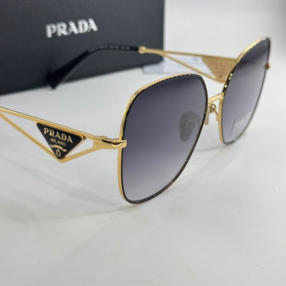 Солнцезащитные очки Prada