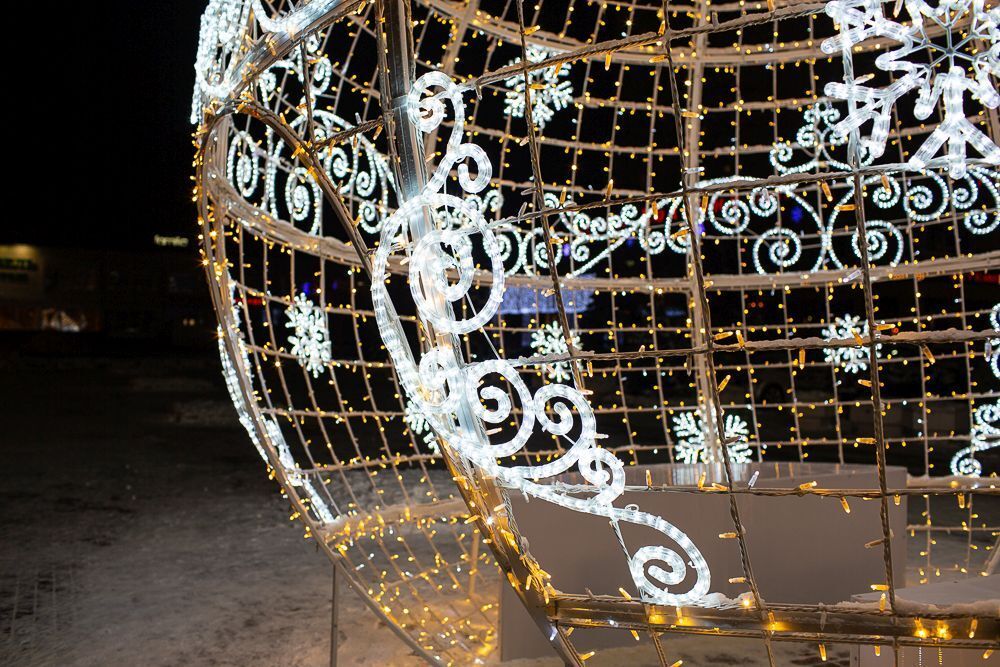 Светящийся елочный "Шар с Вензелями"