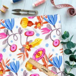 Ткань кулирная гладь абстрактные яркие цветы и глаза на белом фоне