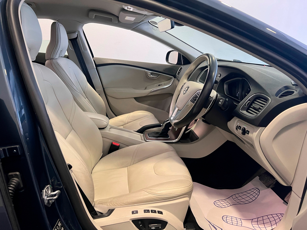 Volvo V40, 2017 год