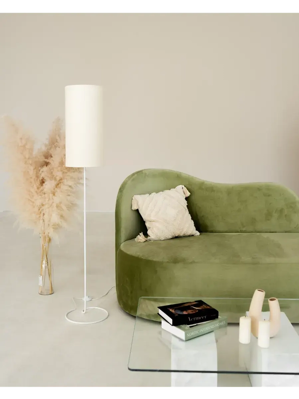 Торшер напольный с абажуром в гостиную современный