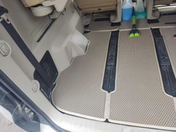 Автоковрики для Mitsubishi Delica D5, ПРАВЫЙ РУЛЬ. Второй ряд - КАПИТАНСКИЕ СИДЕНЬЯ. (2007-2019)