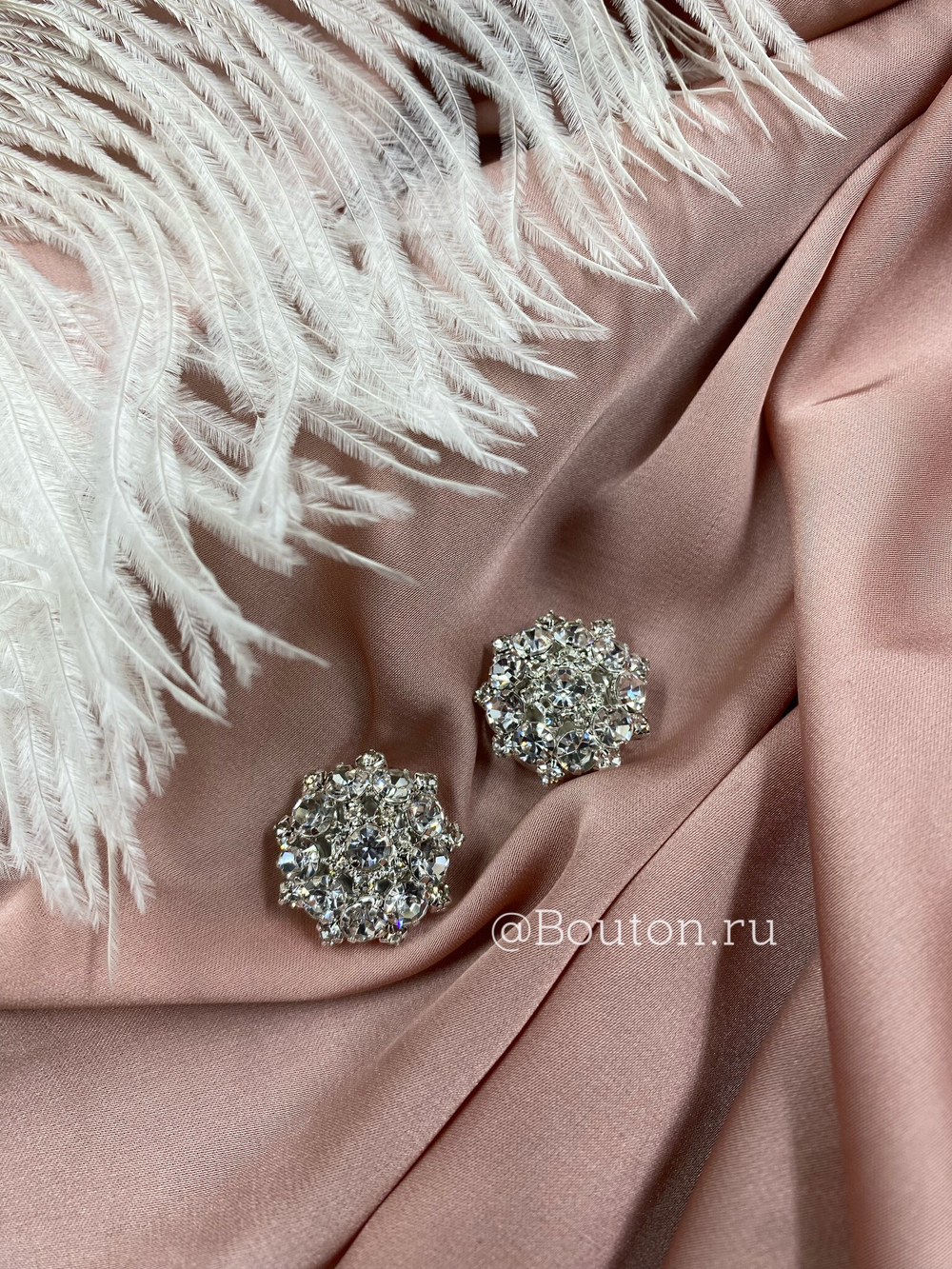 Накладка на пуговицу стразы серебристые в серебристом обрамлении (клипса)