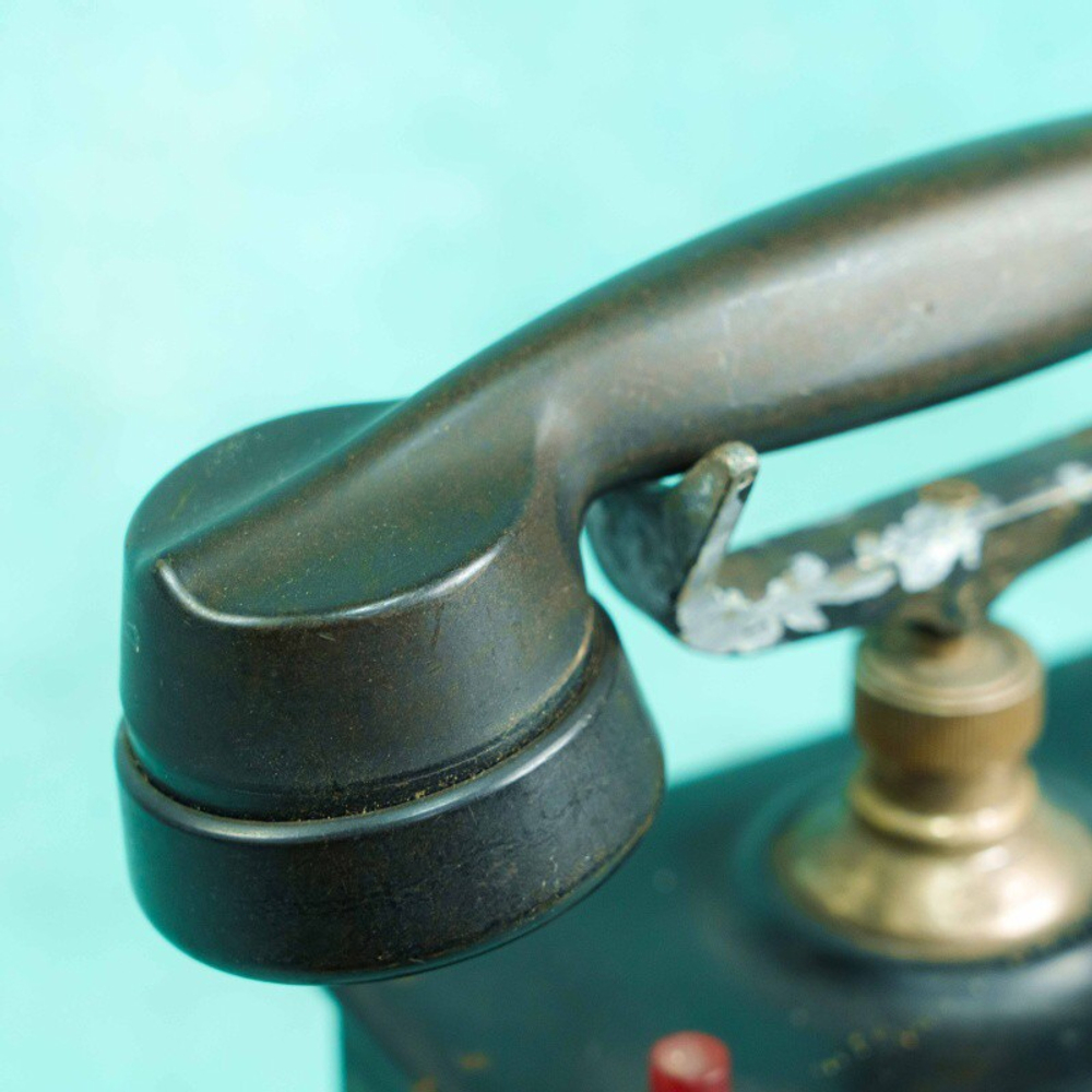 Антикварный настольный телефон