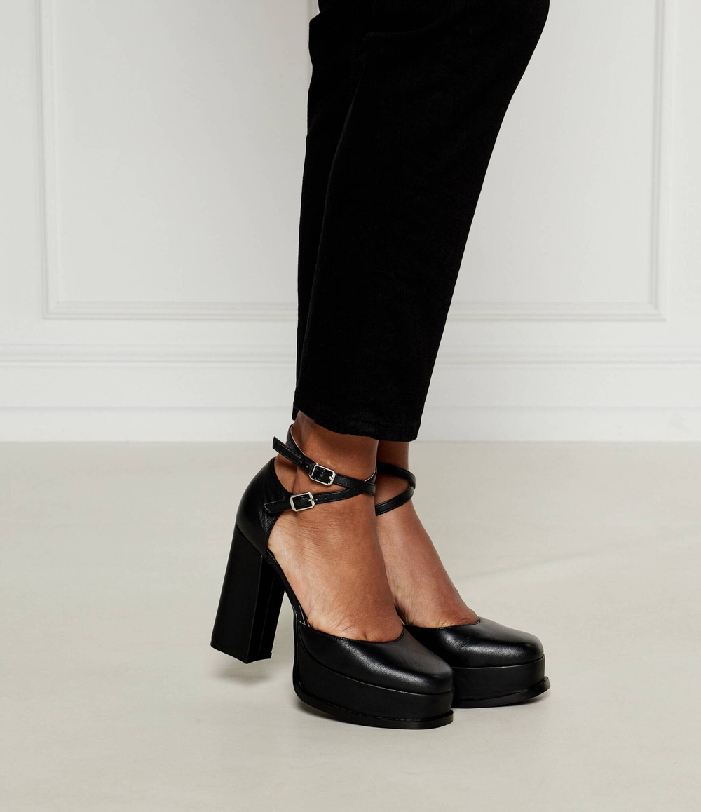 Кожаные туфли на танкетке naira 05 Liu Jo - черный(SF4161 P0062)