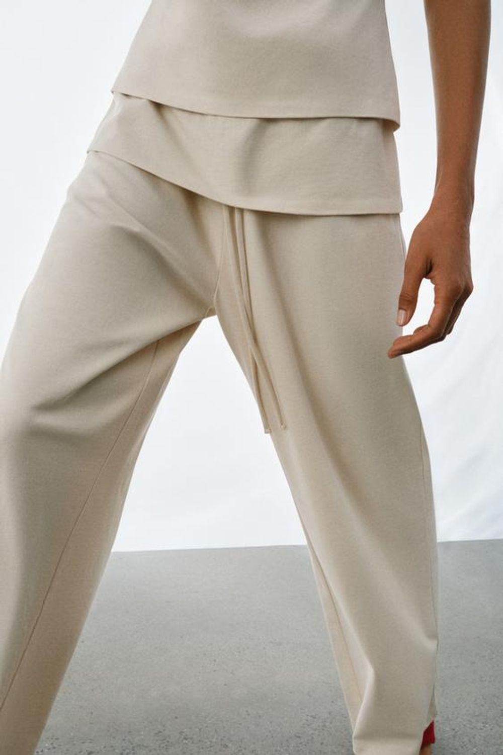 ZARA БРЮКИ ИЗ ПЛОТНОГО ХЛОПКА С ПОЯСОМ-КУШАКОМ, ЭКРЮ