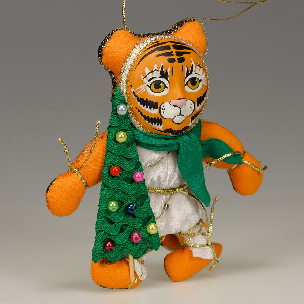 Ёлочная игрушка Тигр с аксессуаром