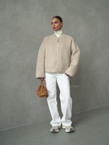 Бежевый шерстяной бомбер на молнии