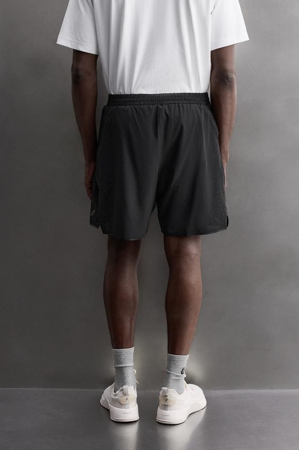 ZARA КОМБИНИРОВАННЫЕ ШОРТЫ С ПЕРФОРАЦИЕЙ 9”, ЧЕРНЫЙ