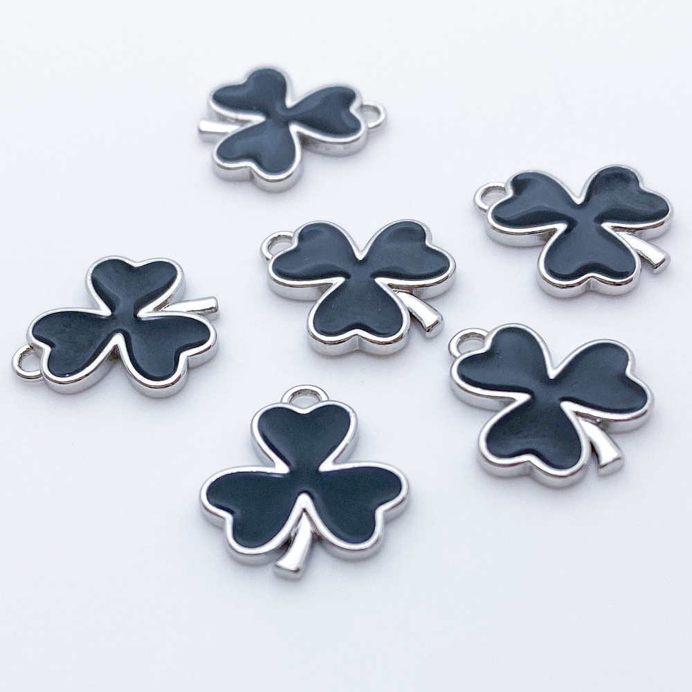 Подвеска Клевер, цвет серебро+черный, размер 13*12 мм, цена за 1 шт