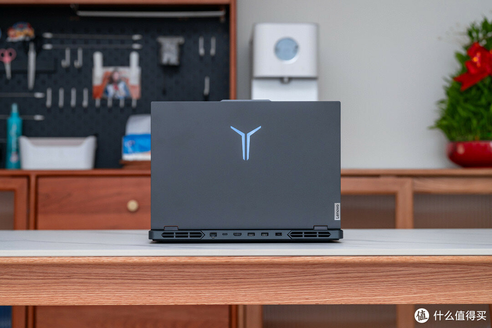 Ноутбук Lenovo Legion 5 Pro 2024 (Y9000P), Наличие в Москве, 16.0' 2.5К 165Hz, Игровой ноутбук 16", Intel Core i9-14900HX (2.39 ГГц), RAM 16 ГБ, SSD 1024 ГБ, NVIDIA GeForce RTX 4060 для ноутбуков (8 Гб), Windows Pro, серый