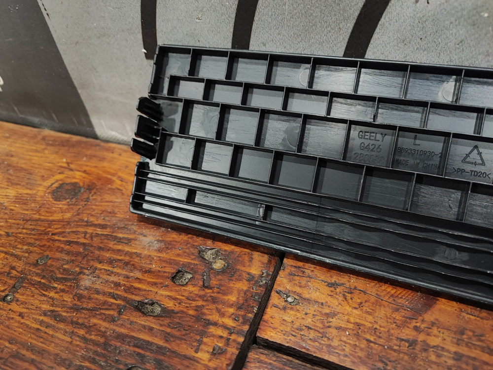 Обшивка багажника левая Geely Boyue Cool 23-нв Б/У Оригинал 8893310930