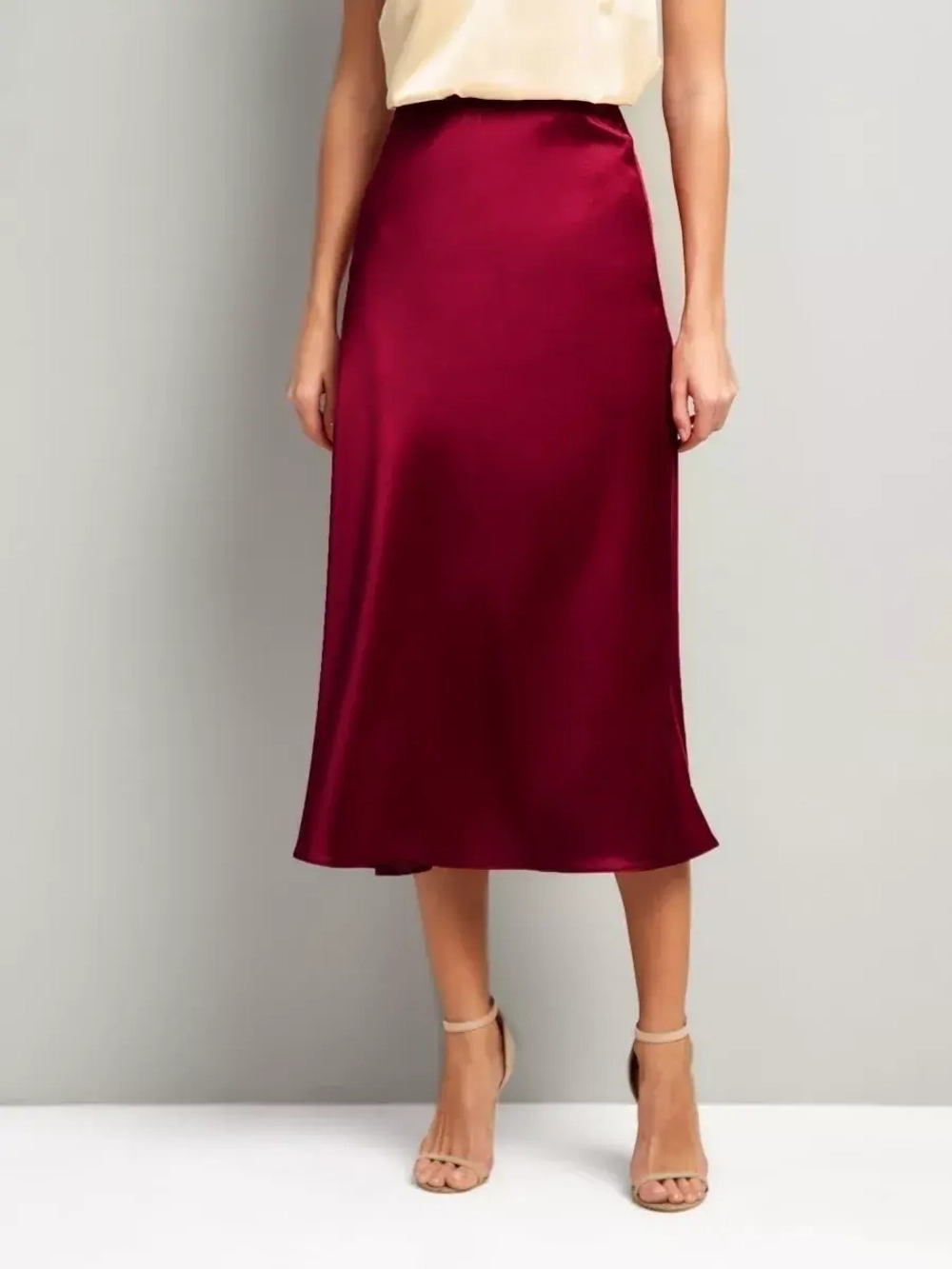 Юбка весенняя, атласная плотная ткань, шелковая на резинке