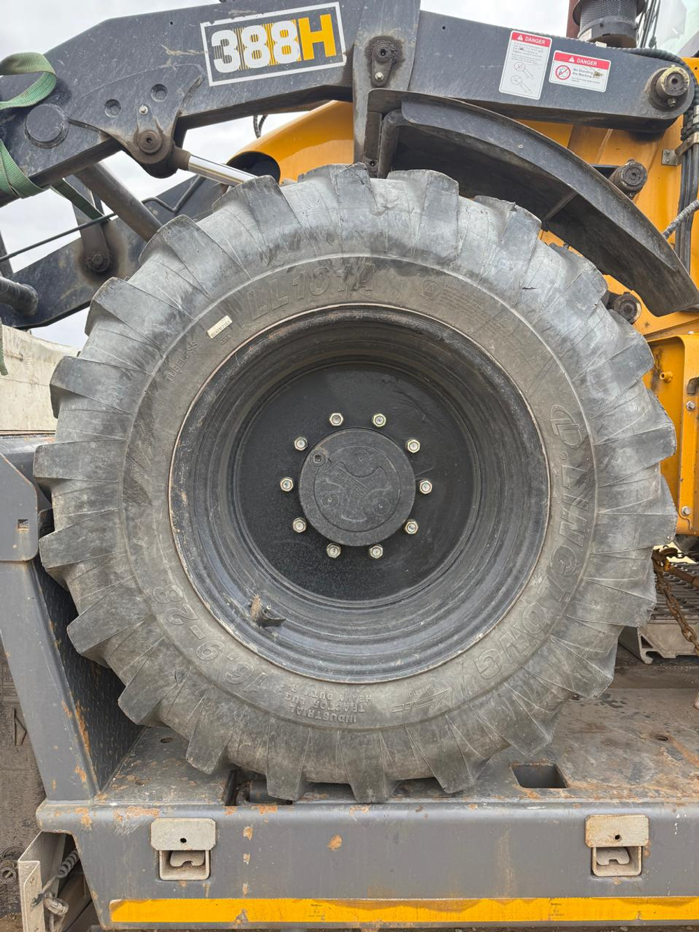 SHANMON 388 Экскаватор-погрузчик 388 (Дизельный, 4,8 л, 102 л.с., АТ)