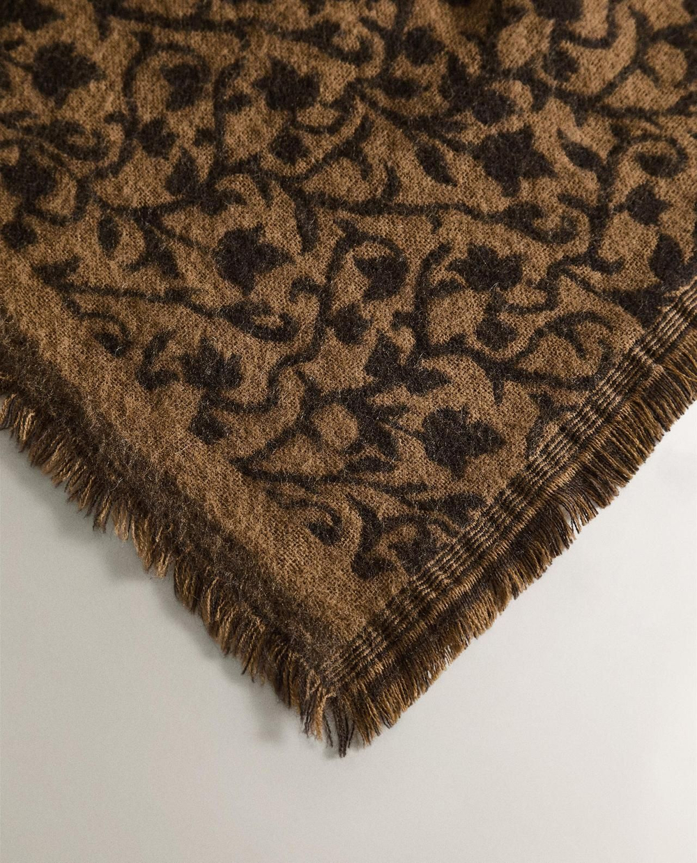 Zara Home - Шерстяной плед с цветами, светло-бежевый, 140x190 см