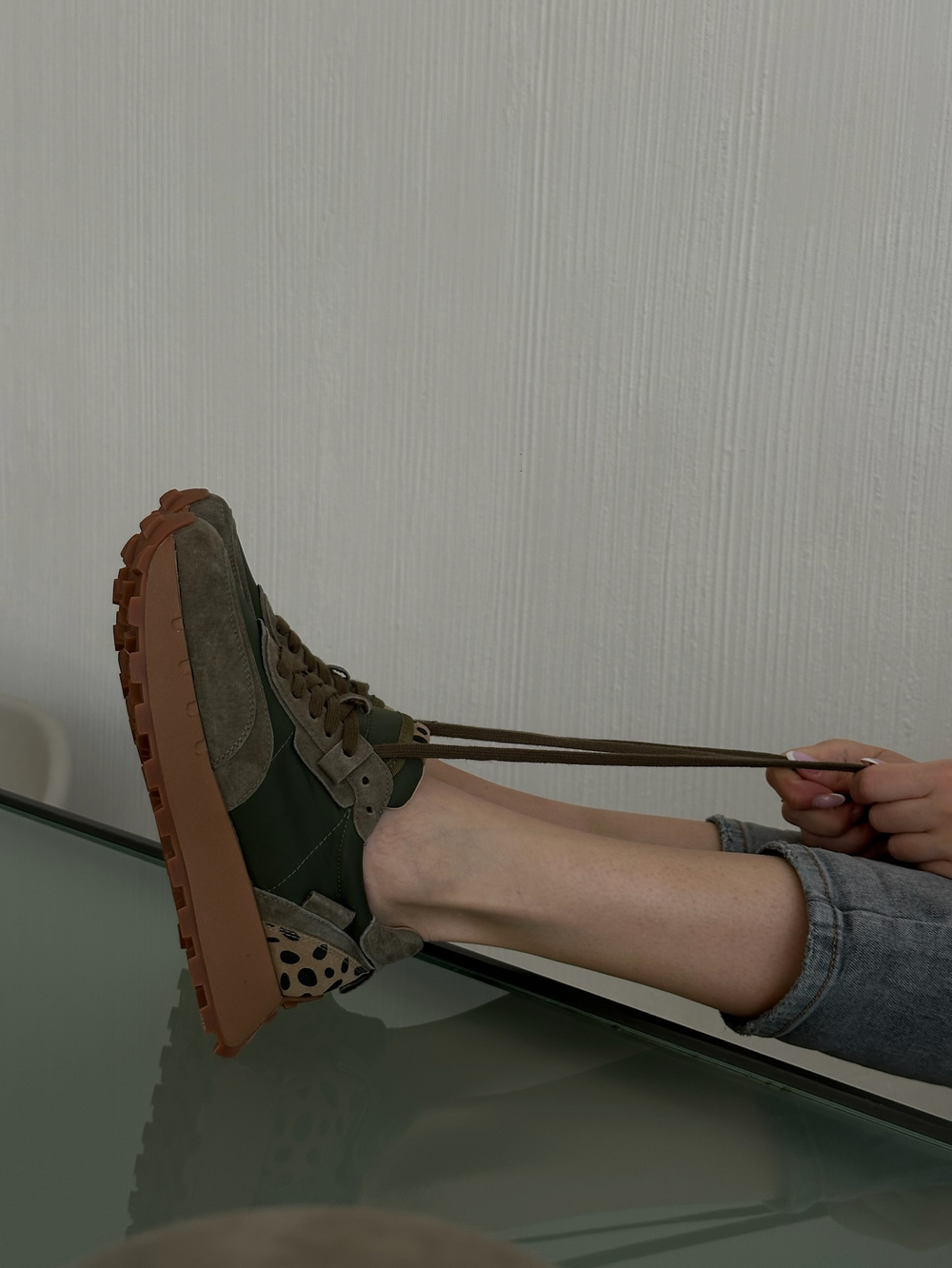 Кроссовки из натуральной замши