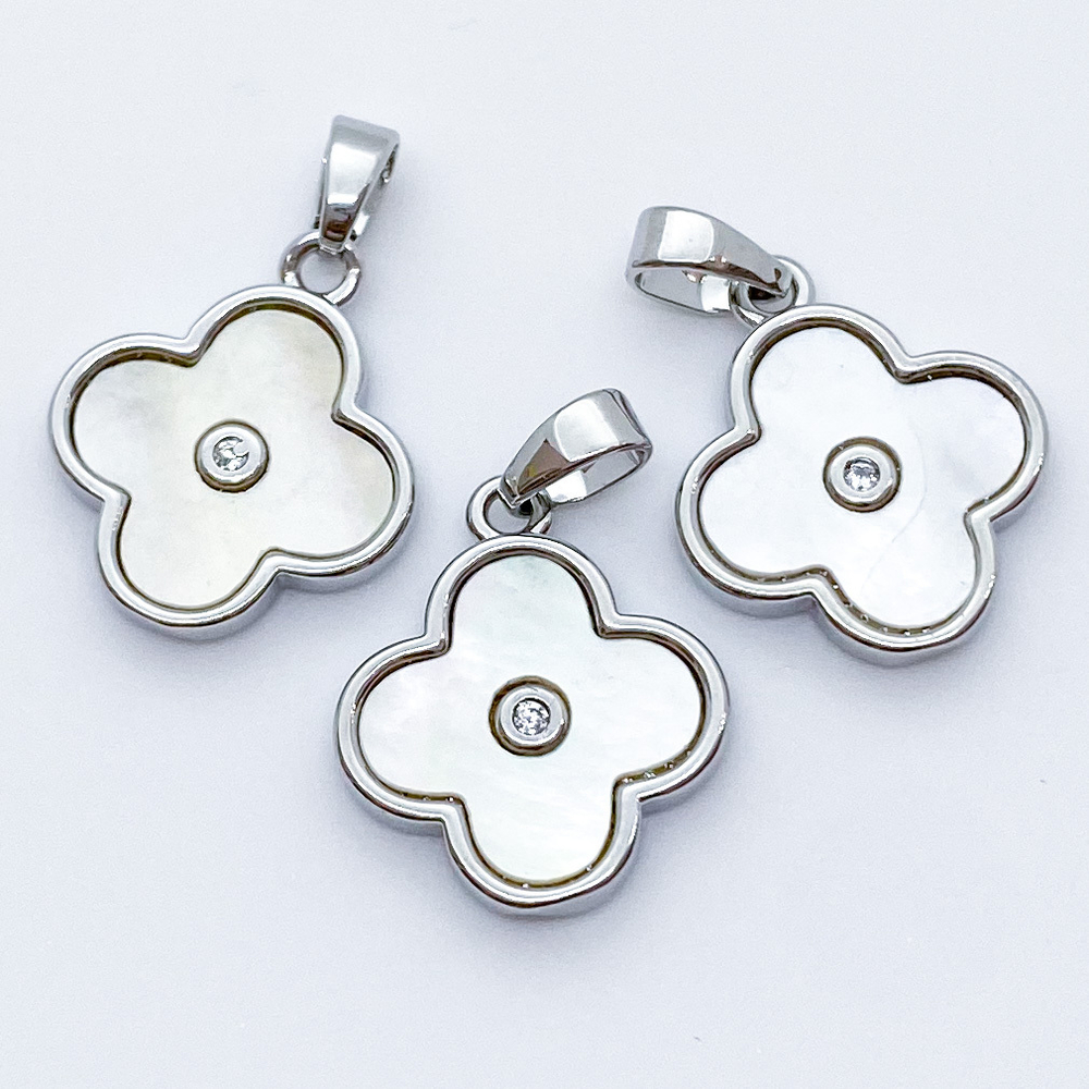 Подвеска Клевер, цвет серебро, белый перламутр, размер 20*17 мм, цена за 1 шт