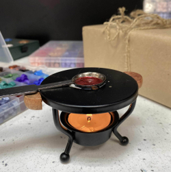 Крафт с сургучной печатью. Услуга по упаковке подарка.