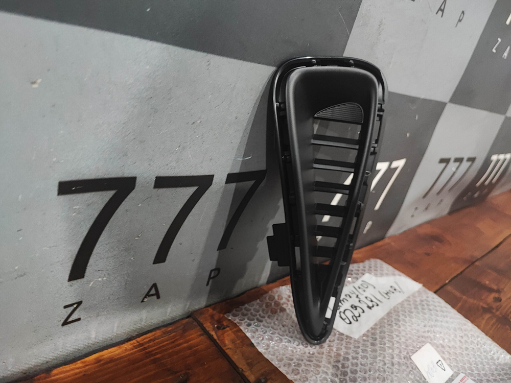 Решетка переднего бампера Camry (XV55) Новая Оригинал 5212833180