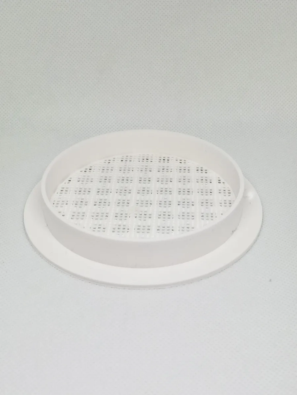 Решетка вентиляции с фланцем D90 мм (пластиковая с сеткой)