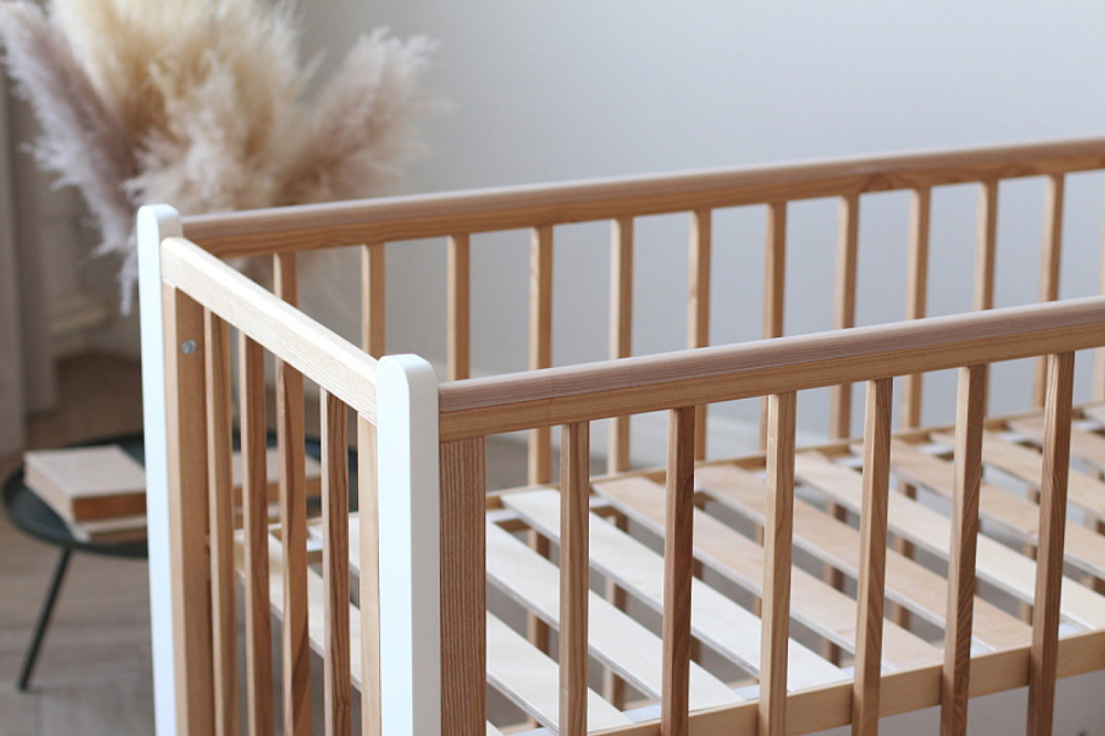 Детская кроватка Фабрика Облаков Onlybaby Scandi маятник продольный молочный, дерево