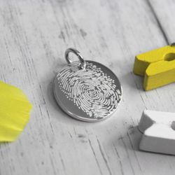 Серебряный кулон с отпечатком пальца на заказ