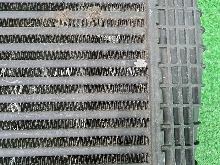 Интеркулер правый Maserati Levante (2016-2024)