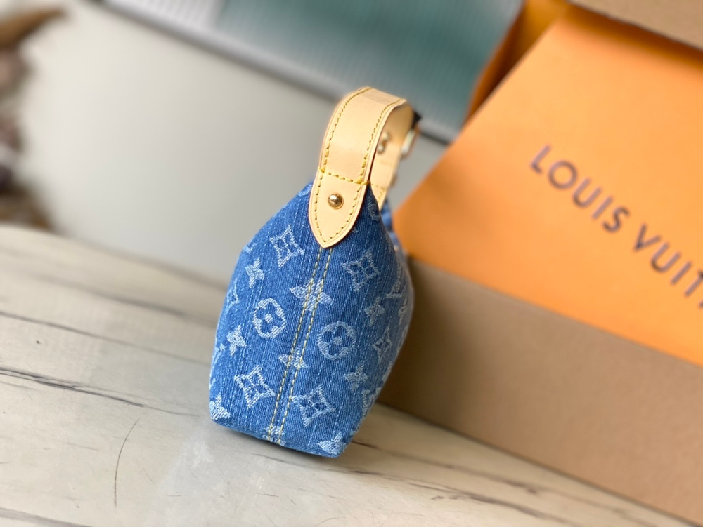 Louis Vuitton Hills Pochette