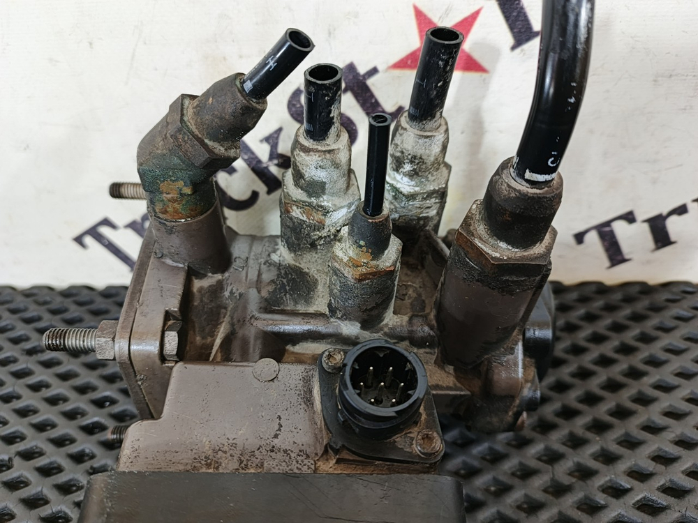 Кран управления тормозами прицепа