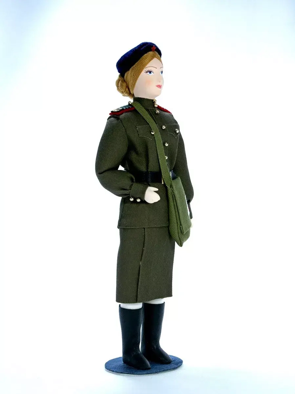 Кукла фарфоровая. Медсестра Красной армии