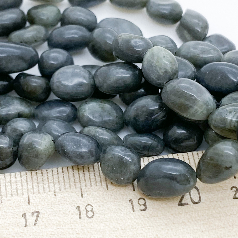 Лабрадор фриформ, размер около 7-10 мм, цена за нить 38 см