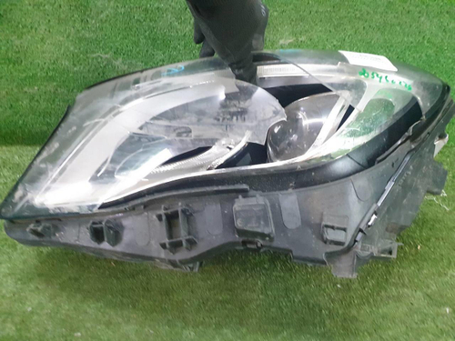 Битая Фара левая Mercedes GLA x156 (2017-2020) LED