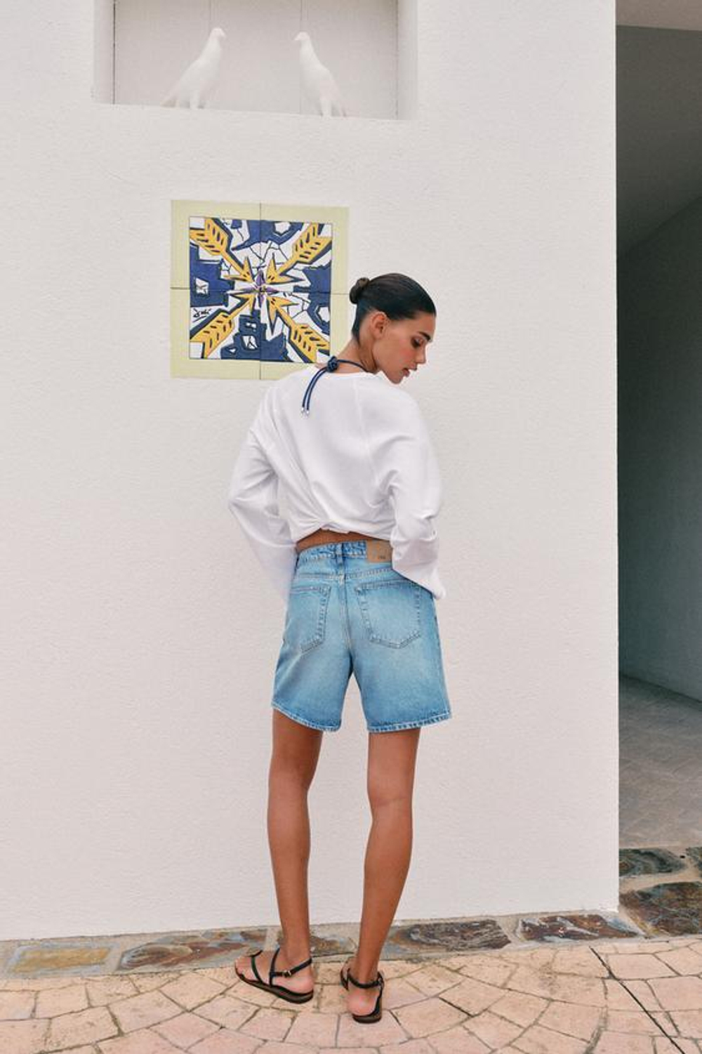 ZARA ДЖИНСОВЫЕ ШОРТЫ Z1975 С ПЕРЕКРЕСТНЫМ ПОЯСОМ, ВЫЦВЕТШИЙ СИНИЙ