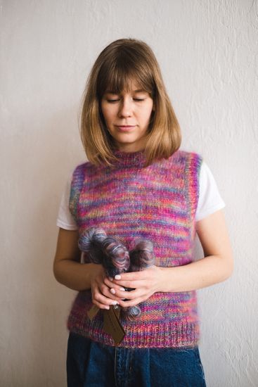 Жилет из пряжи Cabrito в 3 нити (цвет R9275 Locura Fluo)