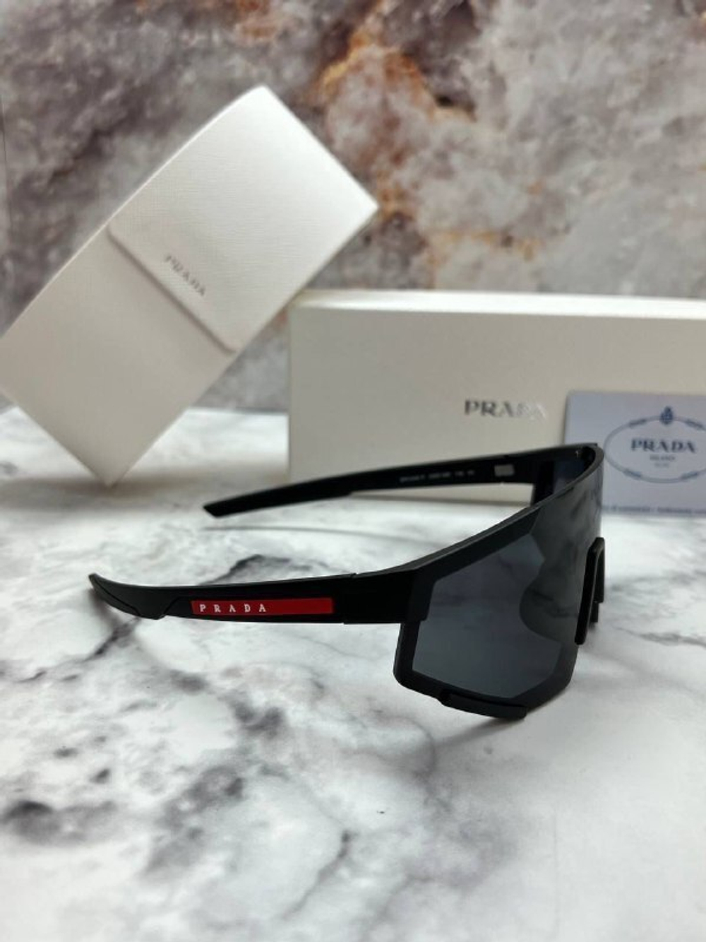 Очки Prada