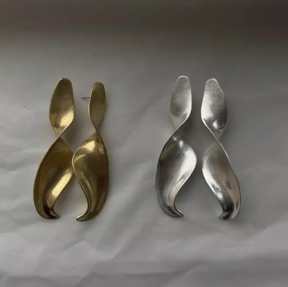 Длинные матовые серьги