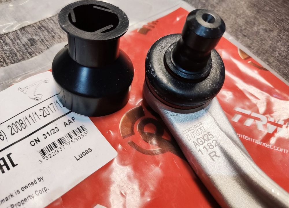 TRW JTC1182 рычаг верхний задний правый