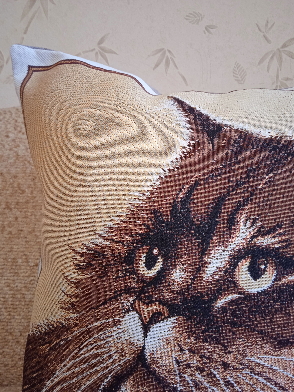 Декоративный гобеленовый чехол для интерьерной подушки Рыжий кот 47х47